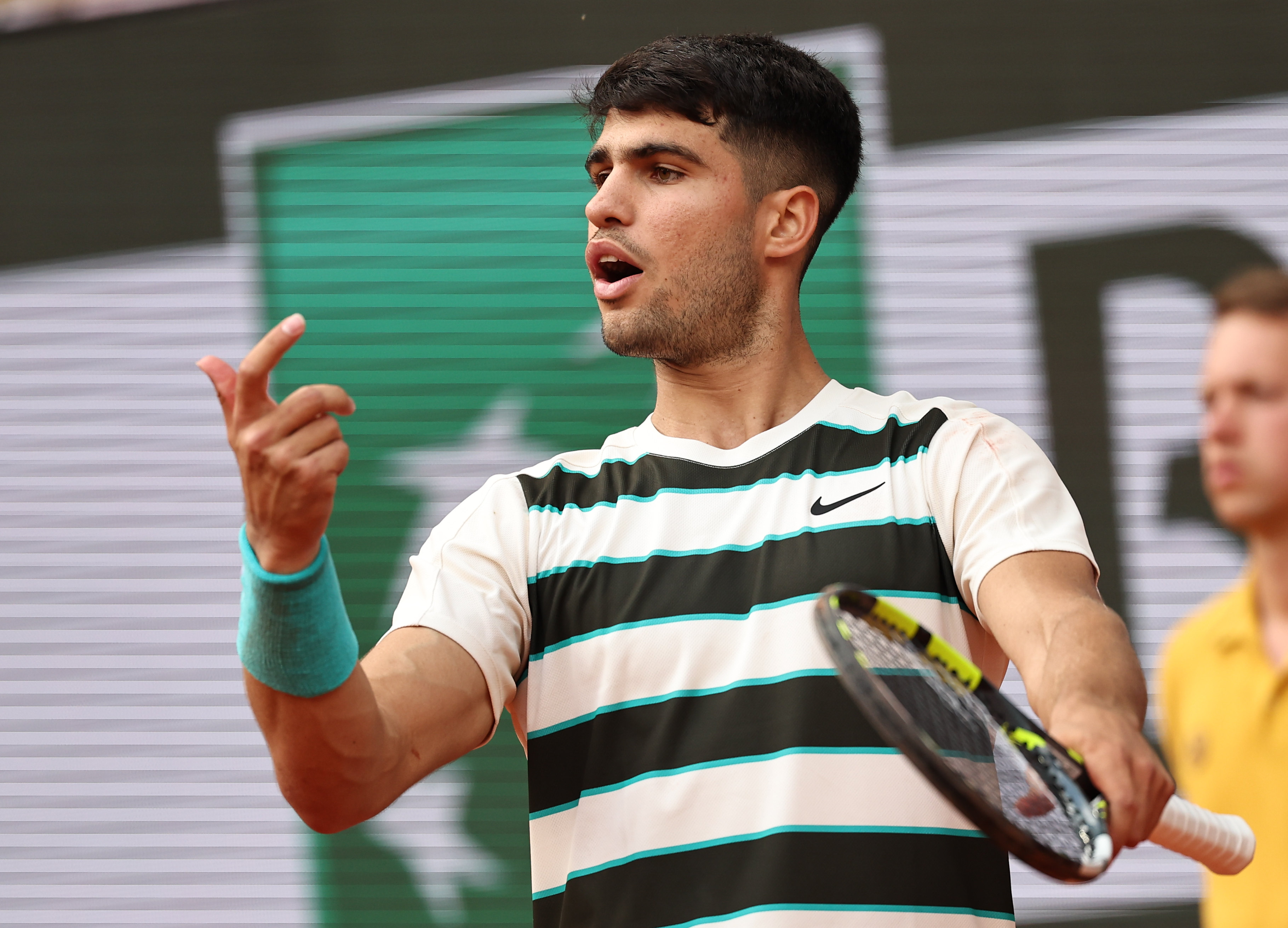 包含法国网球队翻盘日本网球队，阿尔卡拉斯统治全场的词条