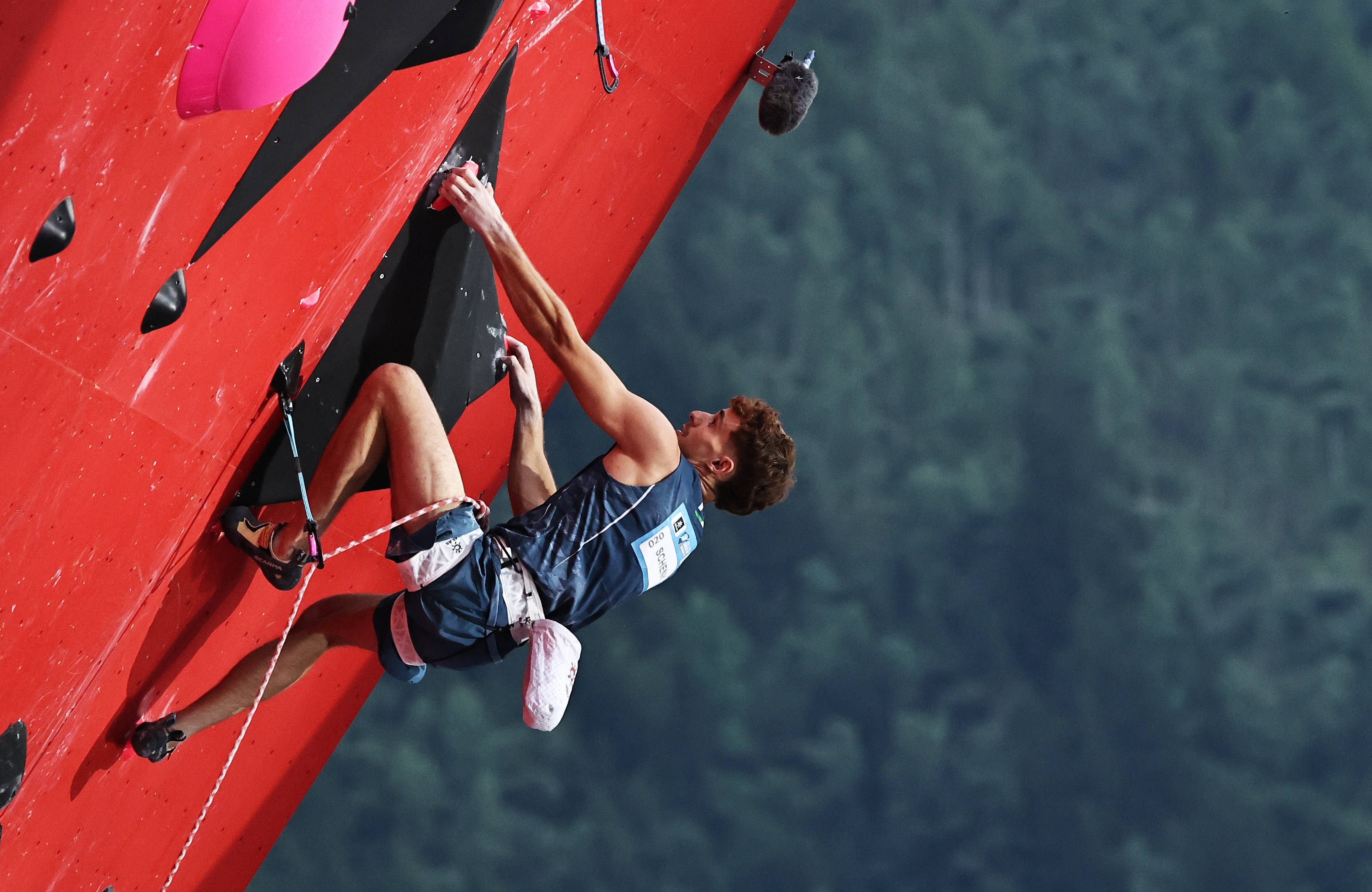 包含全国青少年冬季攀岩精英赛开赛数千选手角逐电影遇大浪产生波澜的词条