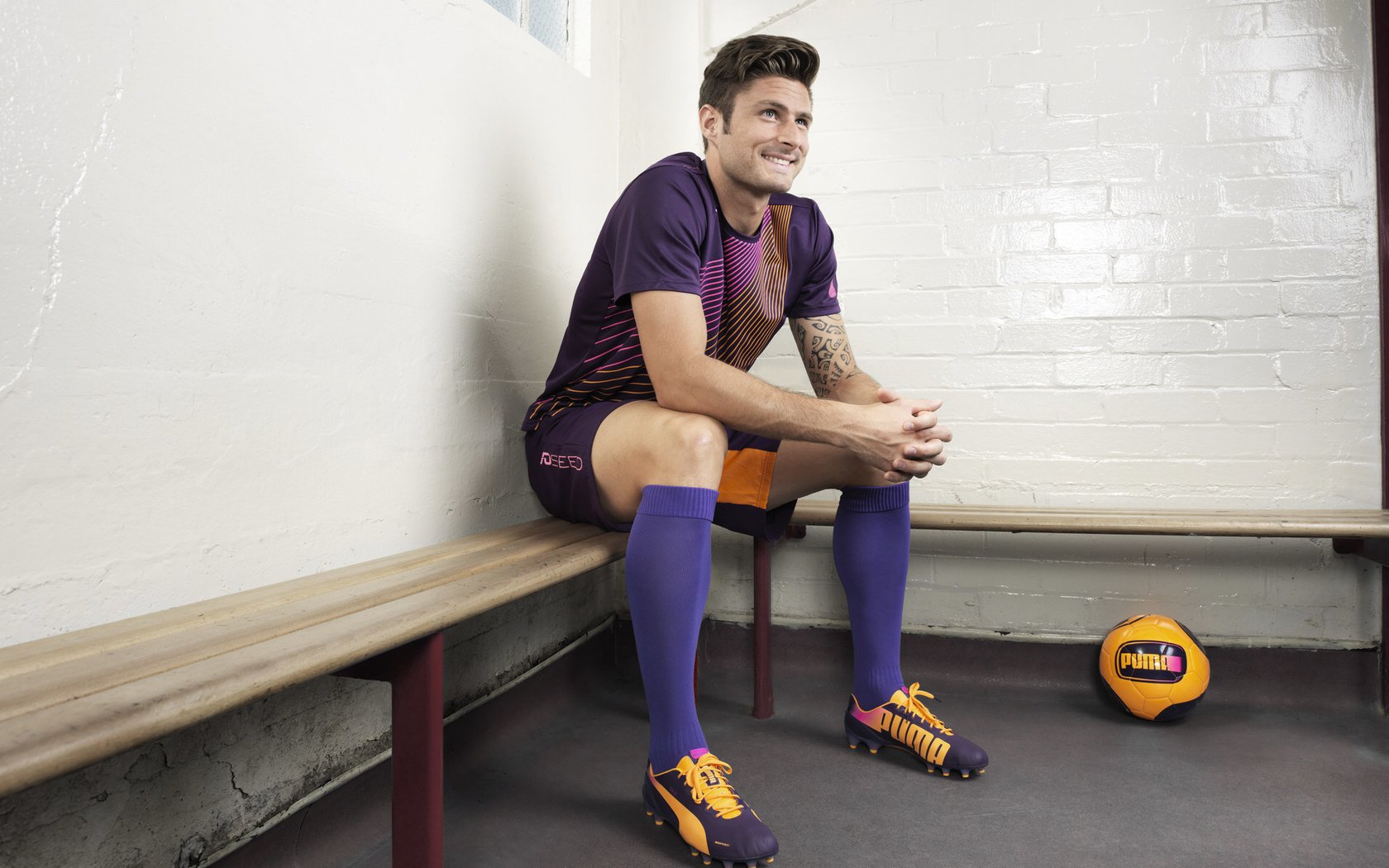 米兰体育网页版-皮克一锤定音！塞维利亚友谊赛险胜南非，关键进球彰显老将价值